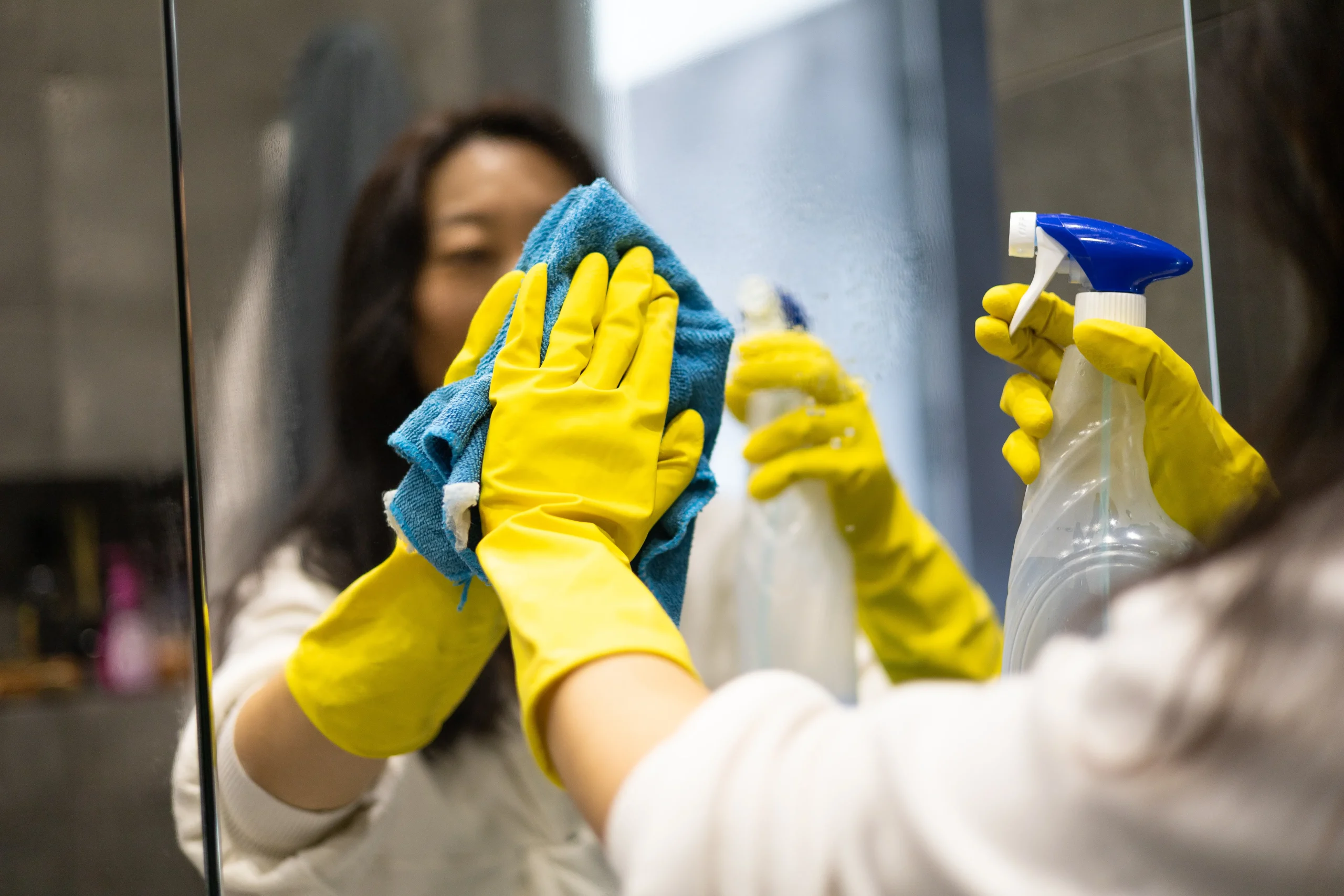 women cleaning